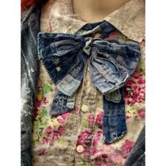 Magnolia Pearl Patchwork  Bowtie Denim Jabot OS NWT - Picture 2 of 6